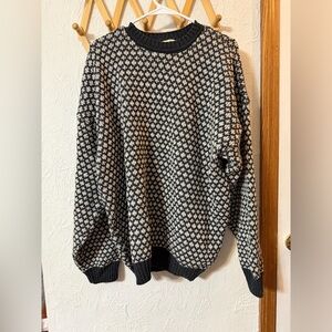 Men's Black and White Patterned Sweater